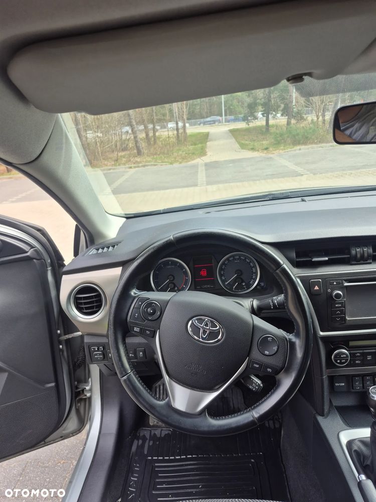 Toyota Auris 1.6 Premium Comfort - 5