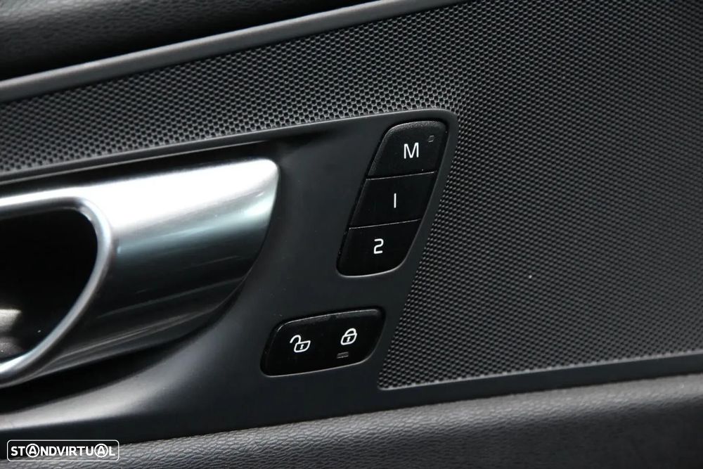 Volvo XC 60 2.0 B4 R-Design - 3