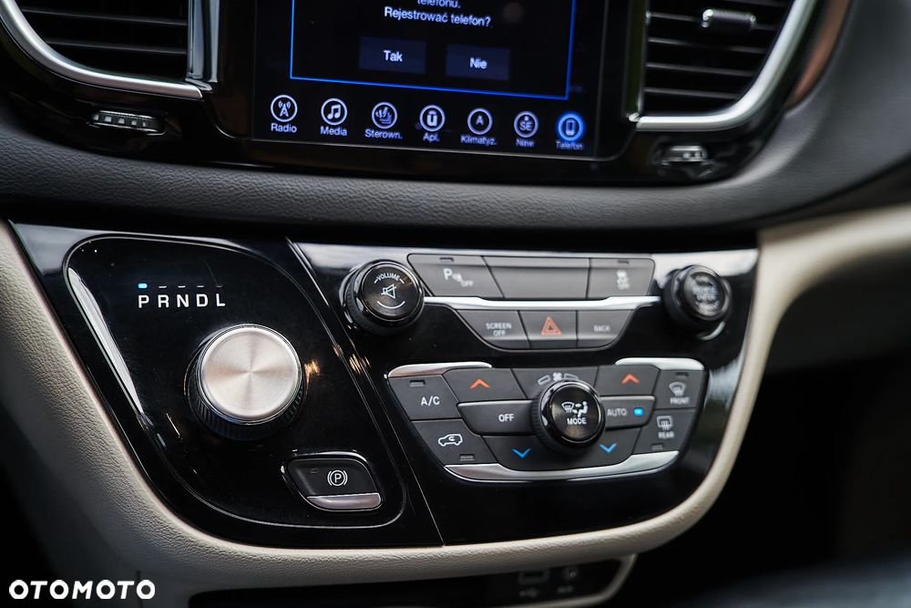 Chrysler Pacifica - 37