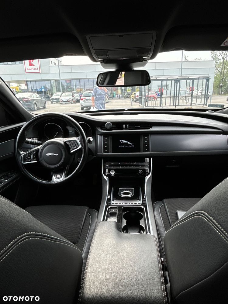 Jaguar XF 2.0 i4D R-Sport - 21