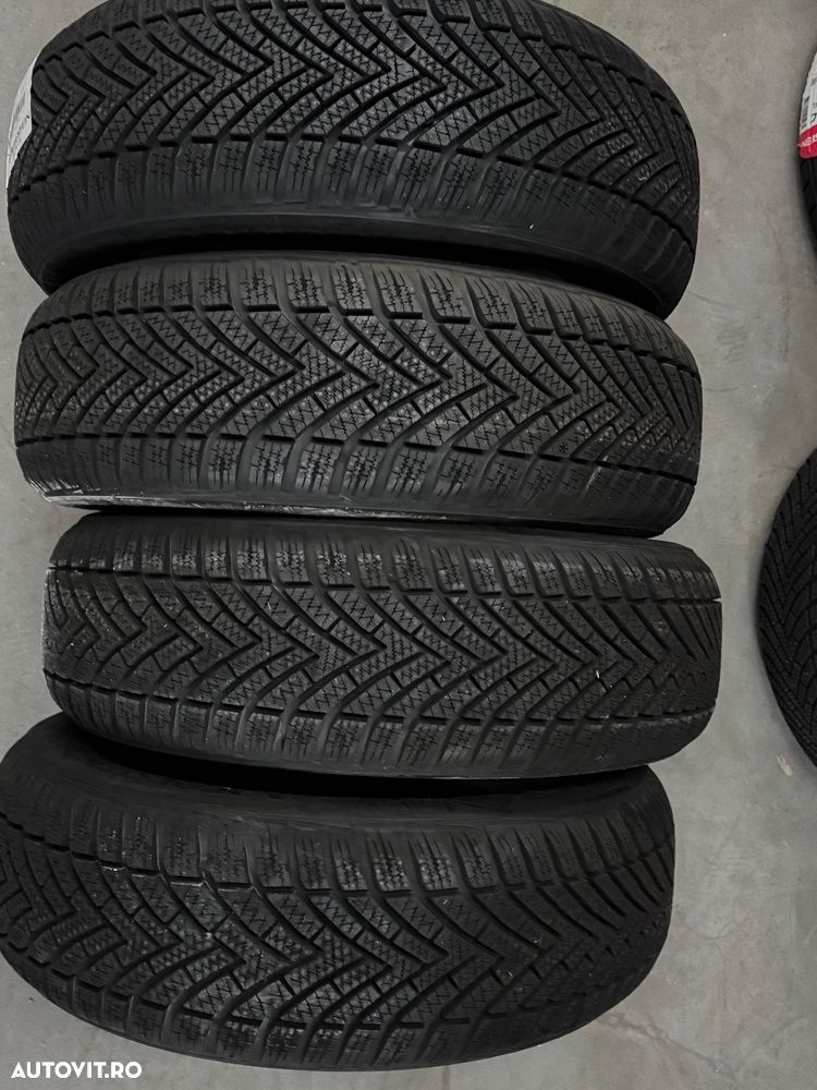 Vând 4 anvelope 165/60/15 vredestein de iarnă noi