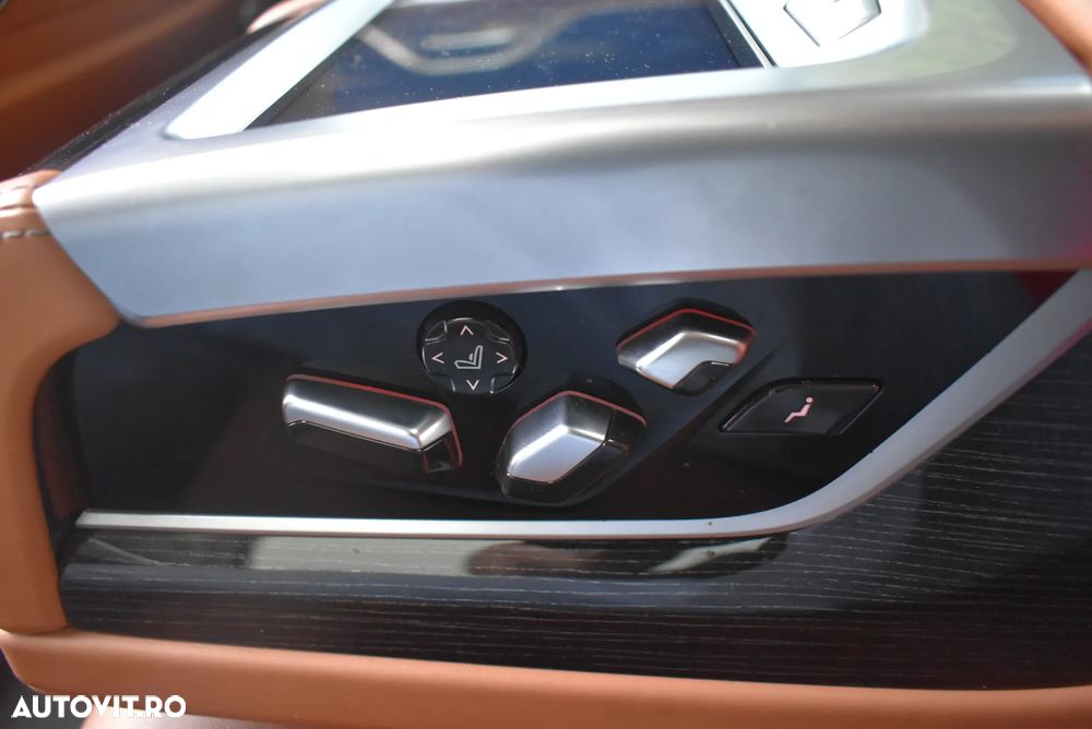 BMW Seria 7 730d xDrive MHEV - 34