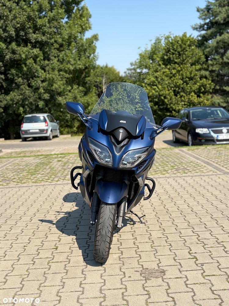 Yamaha FJR - 8