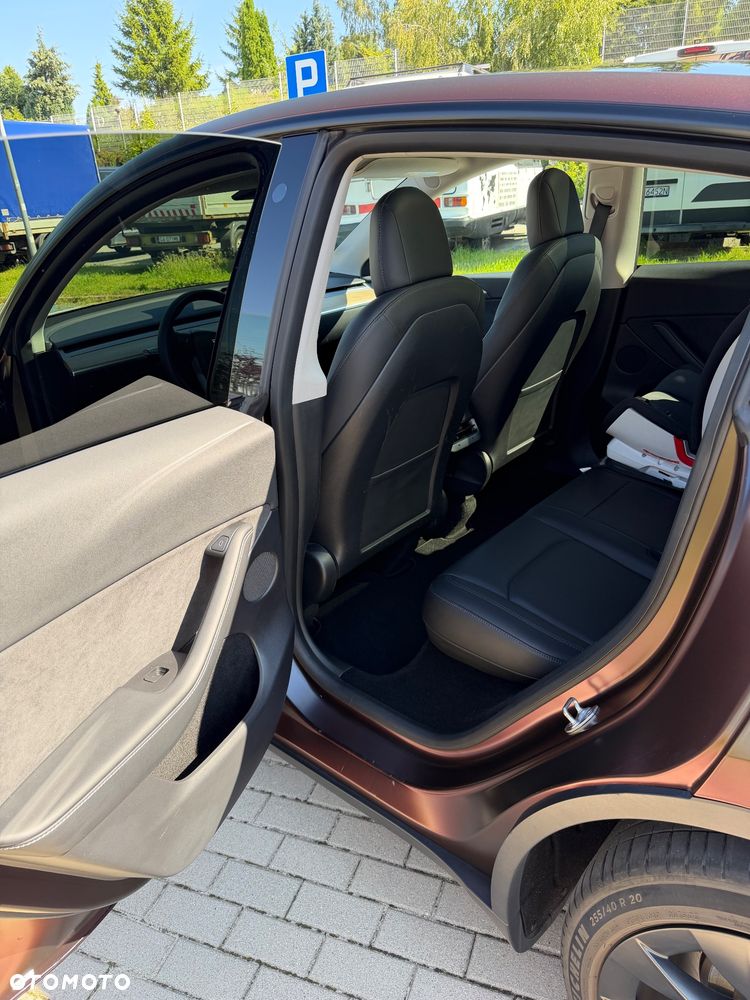 Tesla Model Y Long Range AWD - 19