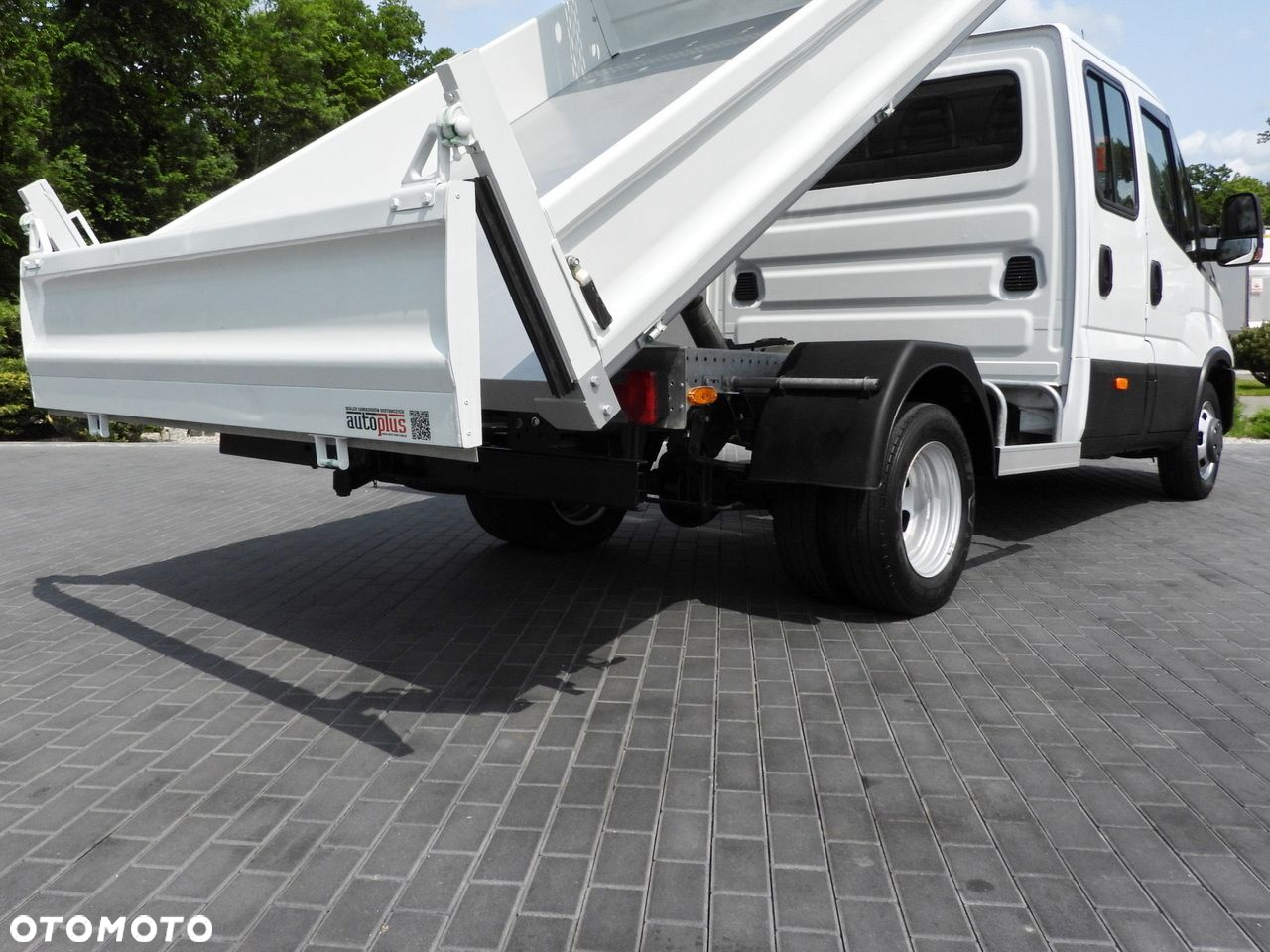 Iveco DAILY 35C14 WYWROTKA PODWÓJNA KABINA DOKA 6 MIEJSC TEMPOMAT BLIŹNIACZE KOŁA KLIMATYZACJA  140KM - 26