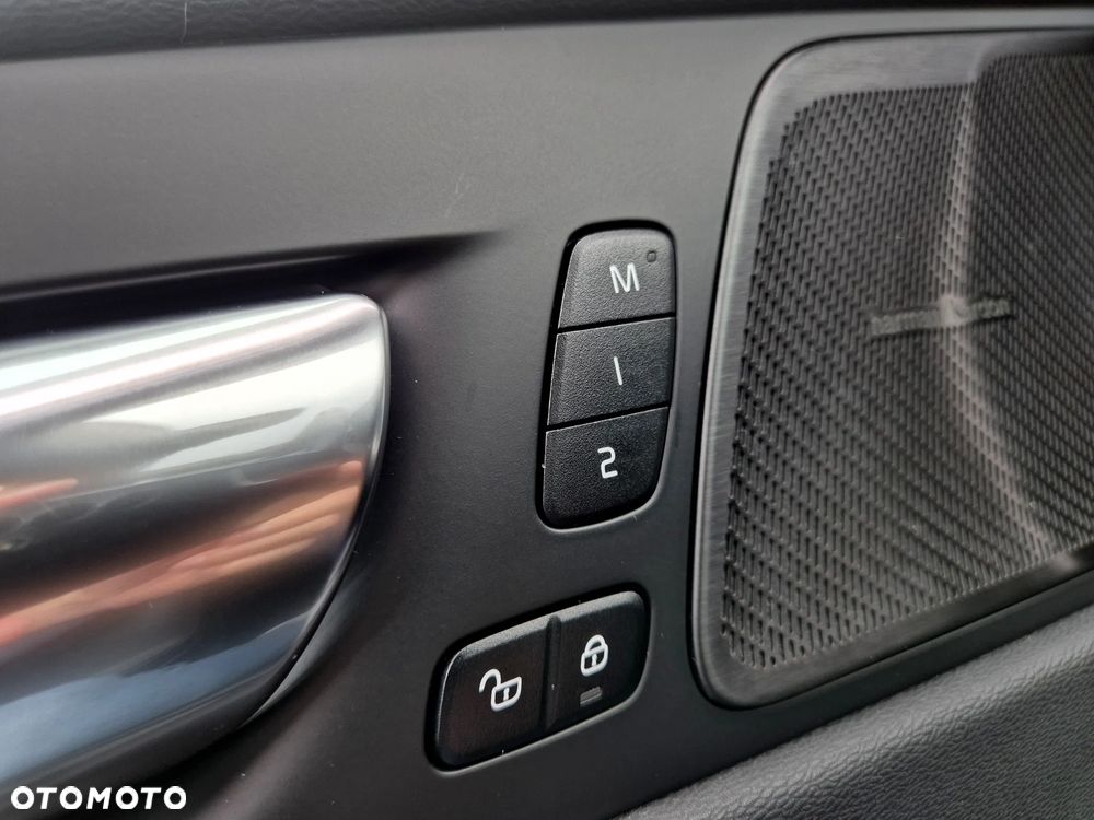 Volvo XC 60 T6 Plug-In Hybrid AWD Plus Dark - 10