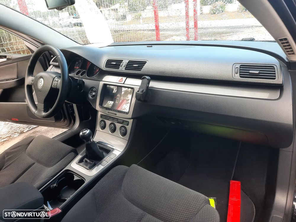 VW Passat Variant 2.0 TDI Confortline - 25