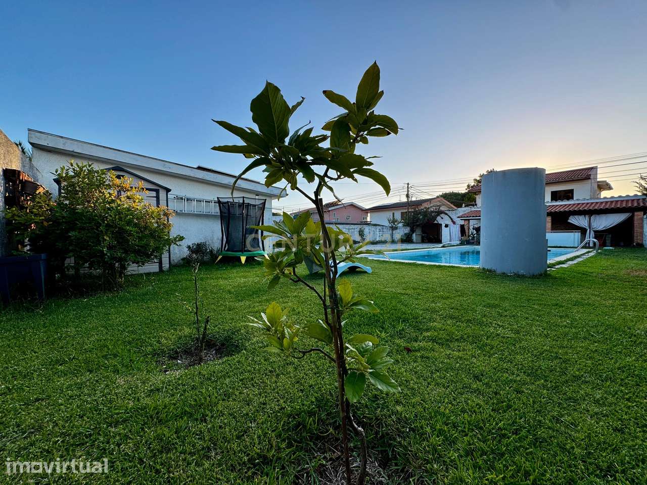 Moradia T4 de quatro frentes com piscina e vista mar | Mindelo - Grande imagem: 5/30