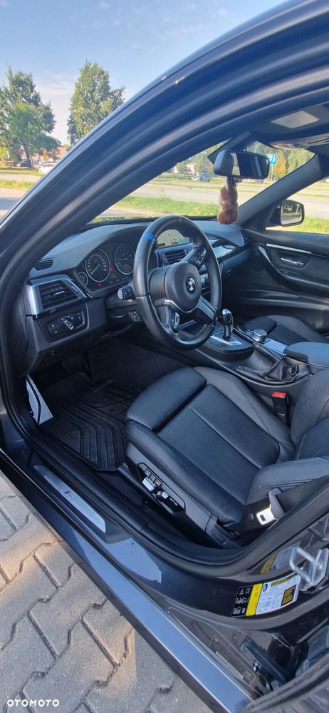 BMW Seria 3 330i xDrive - 14