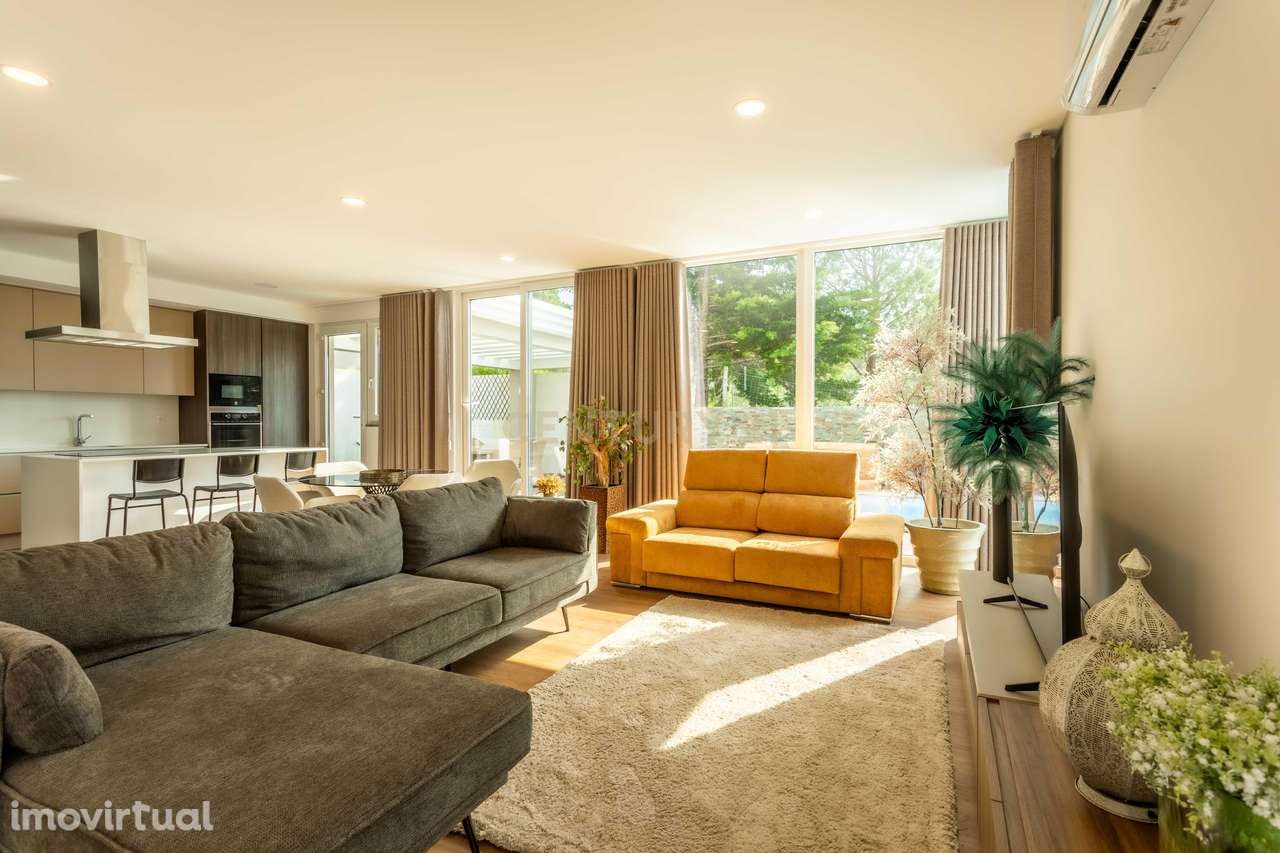 Moradia V4 isolada de arquitetura contemporânea com piscina, com vista - Grande imagem: 3/28