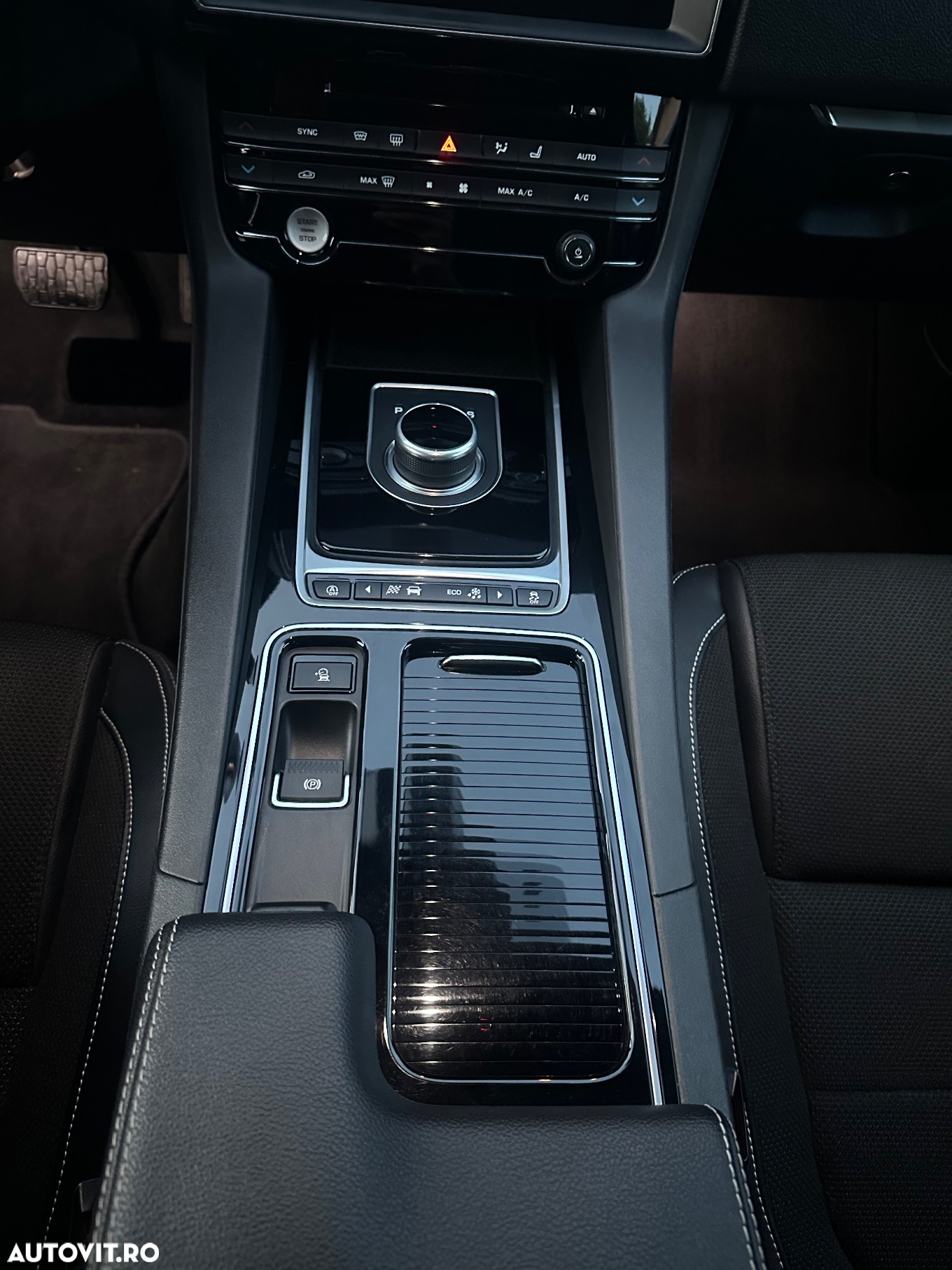 Jaguar F-Pace 25d AWD Aut. R-Sport - 13