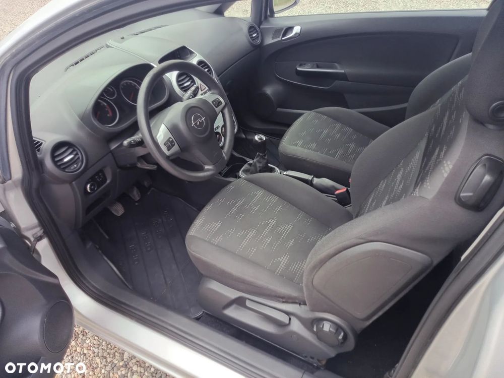 Opel Corsa 1.2 16V Essentia - 8