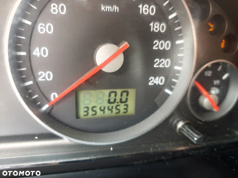 Ford Mondeo 2.0 TDDi Ambiente - 11