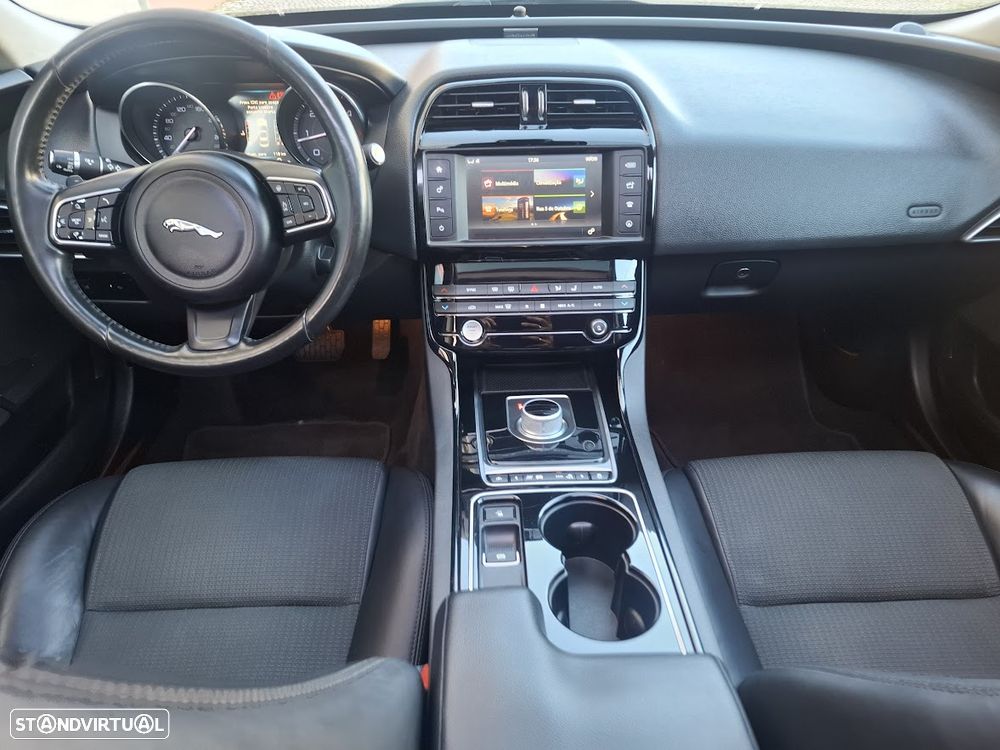 Jaguar XE 2.0 D Prestige Aut. - 8