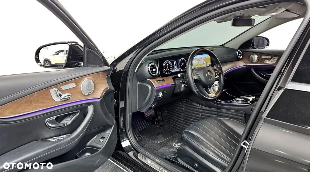 Mercedes-Benz Klasa E 300 9G-TRONIC Exclusive - 6
