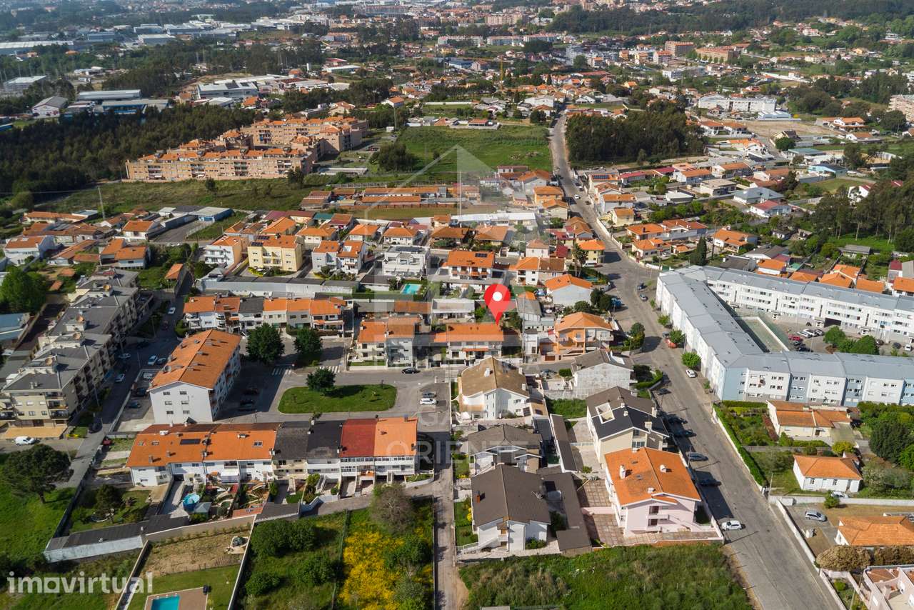 Moradia T4 com jardim em Perosinho - Grande imagem: 3/41