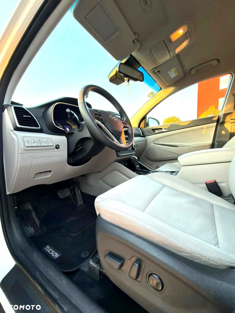 Hyundai Tucson - 2