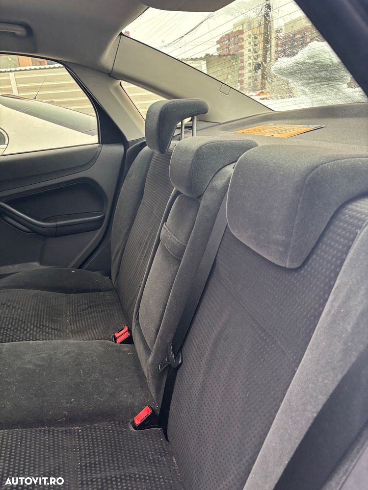 Ford Focus 1.6 TDCi Ambiente - 13