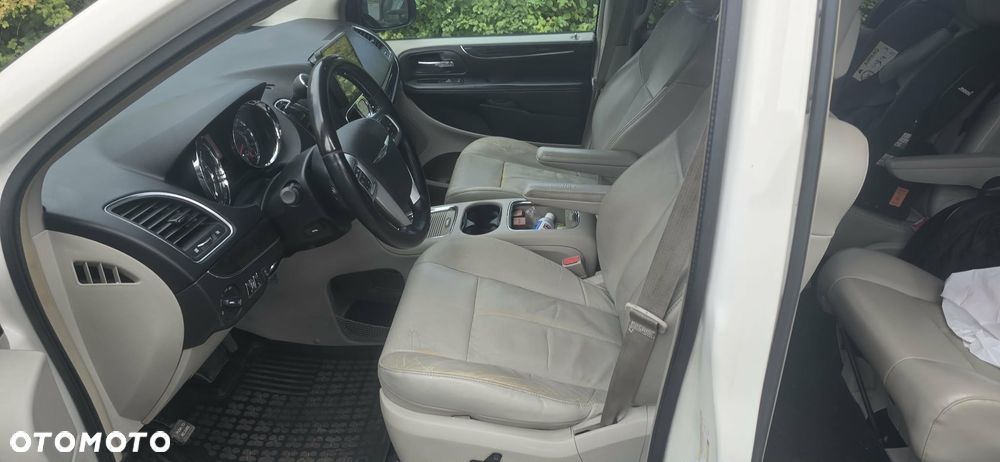 Chrysler Town & Country 3.6 Limited - 6