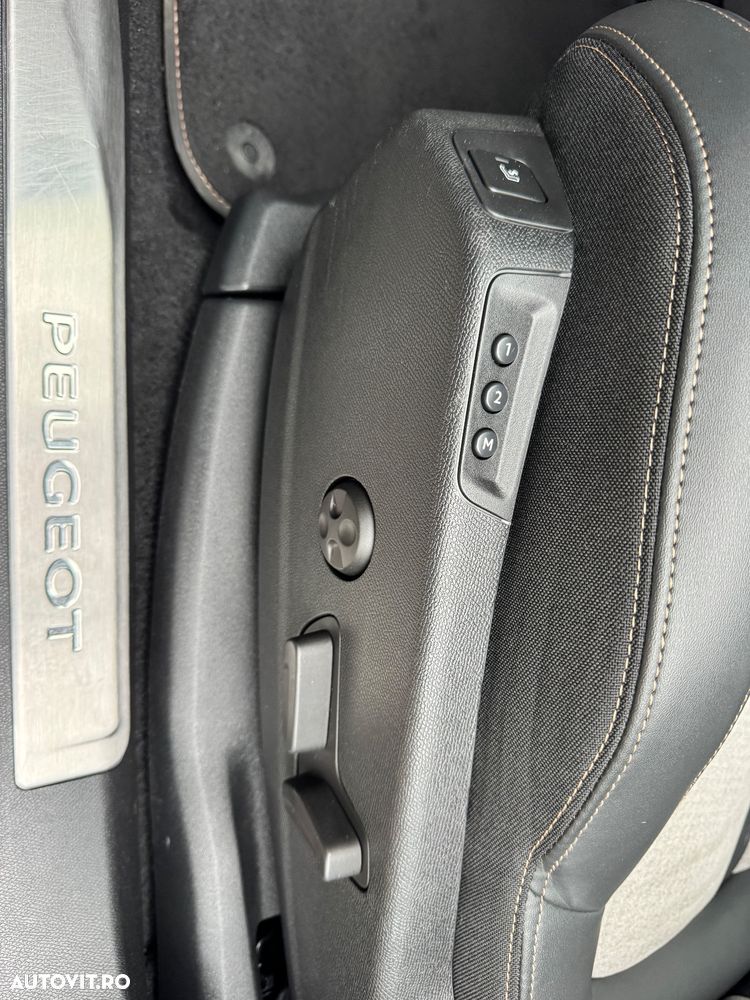 Peugeot 3008 PHEV 300 EAT8 4X4 GT - 31