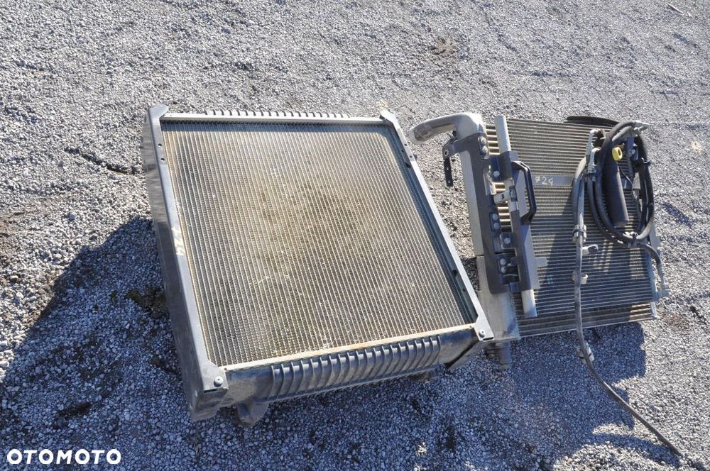 CHŁODNICA WODY  OLEJU POWIETRZA FENDT 724 - 1