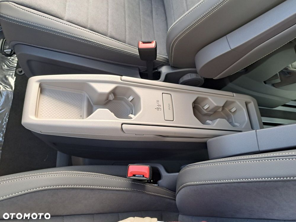 Volkswagen Multivan - 11
