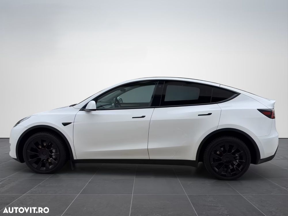 Tesla Model Y - 4
