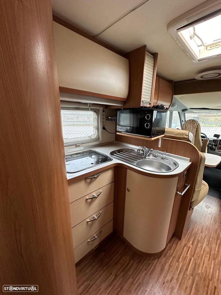 Burstner Aviano i727 AUTOCARAVANA cama central mais cama elevatória. - 7