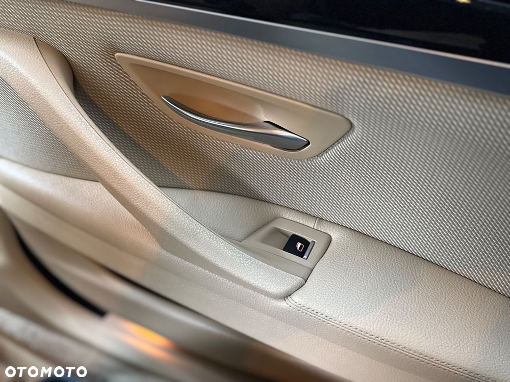 BMW Seria 5 520d xDrive - 38