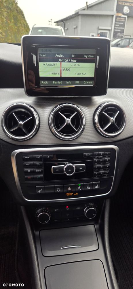 Mercedes-Benz GLA 250 7G-DCT StreetStyle - 27