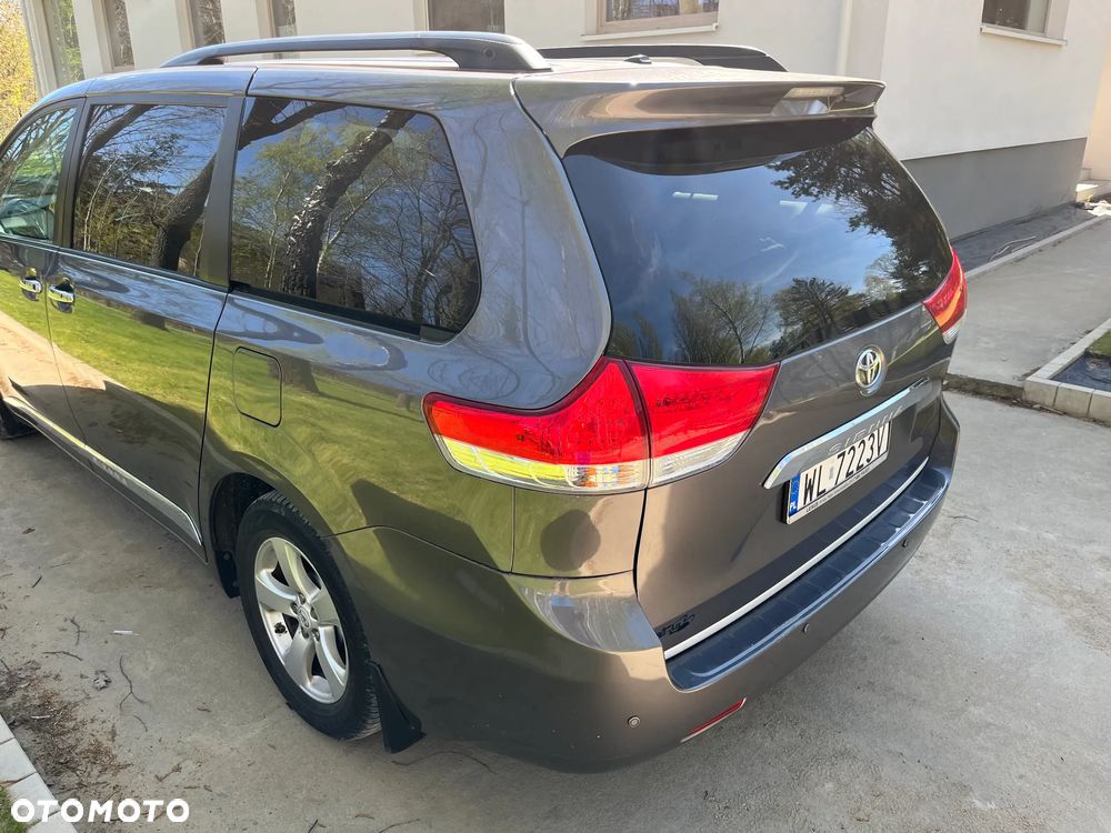 Toyota Sienna 3.5 V6 - 3