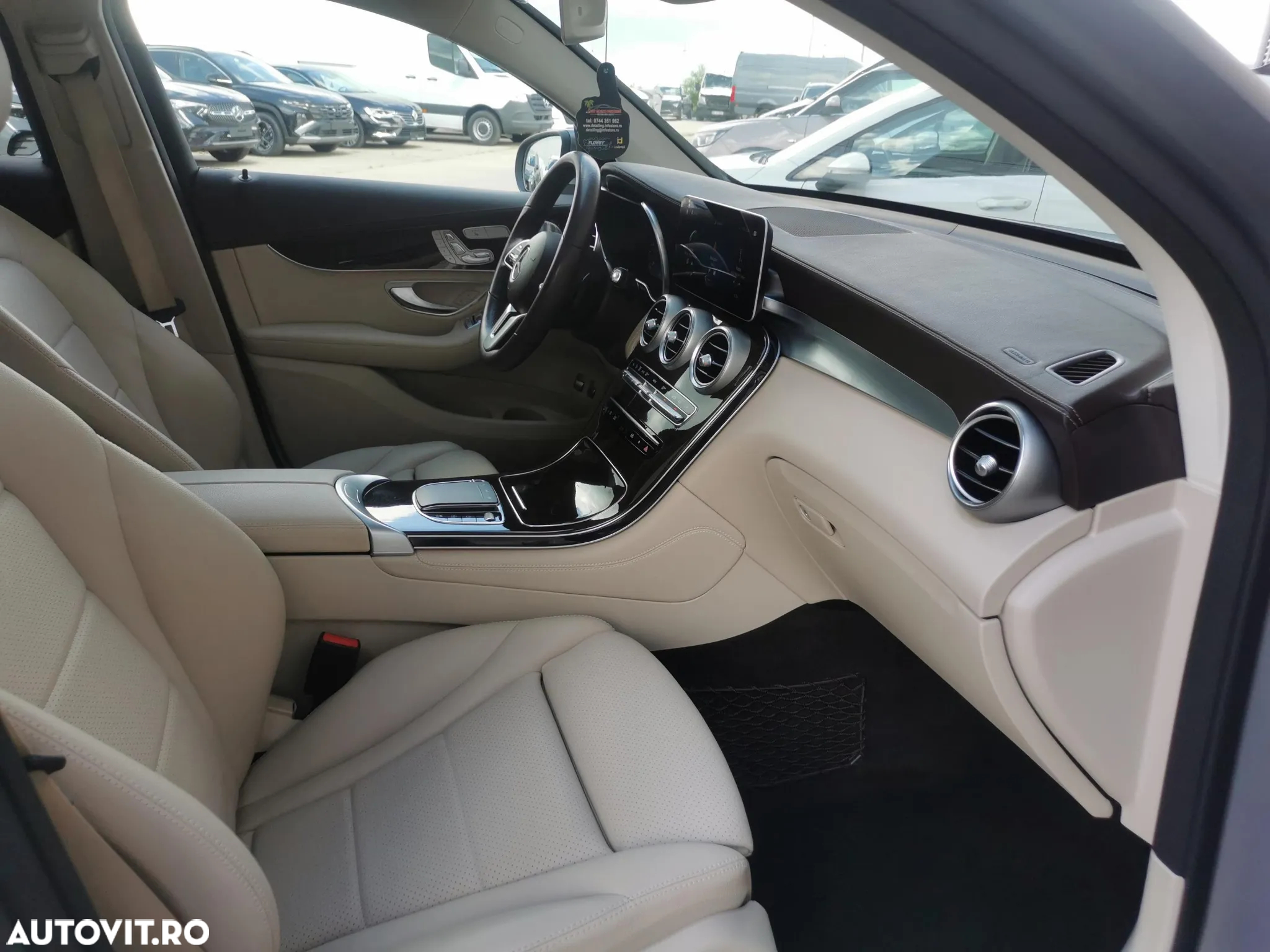 Mercedes-Benz GLC 300 4MATIC - 15