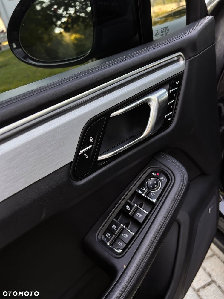Porsche Macan Turbo - 10