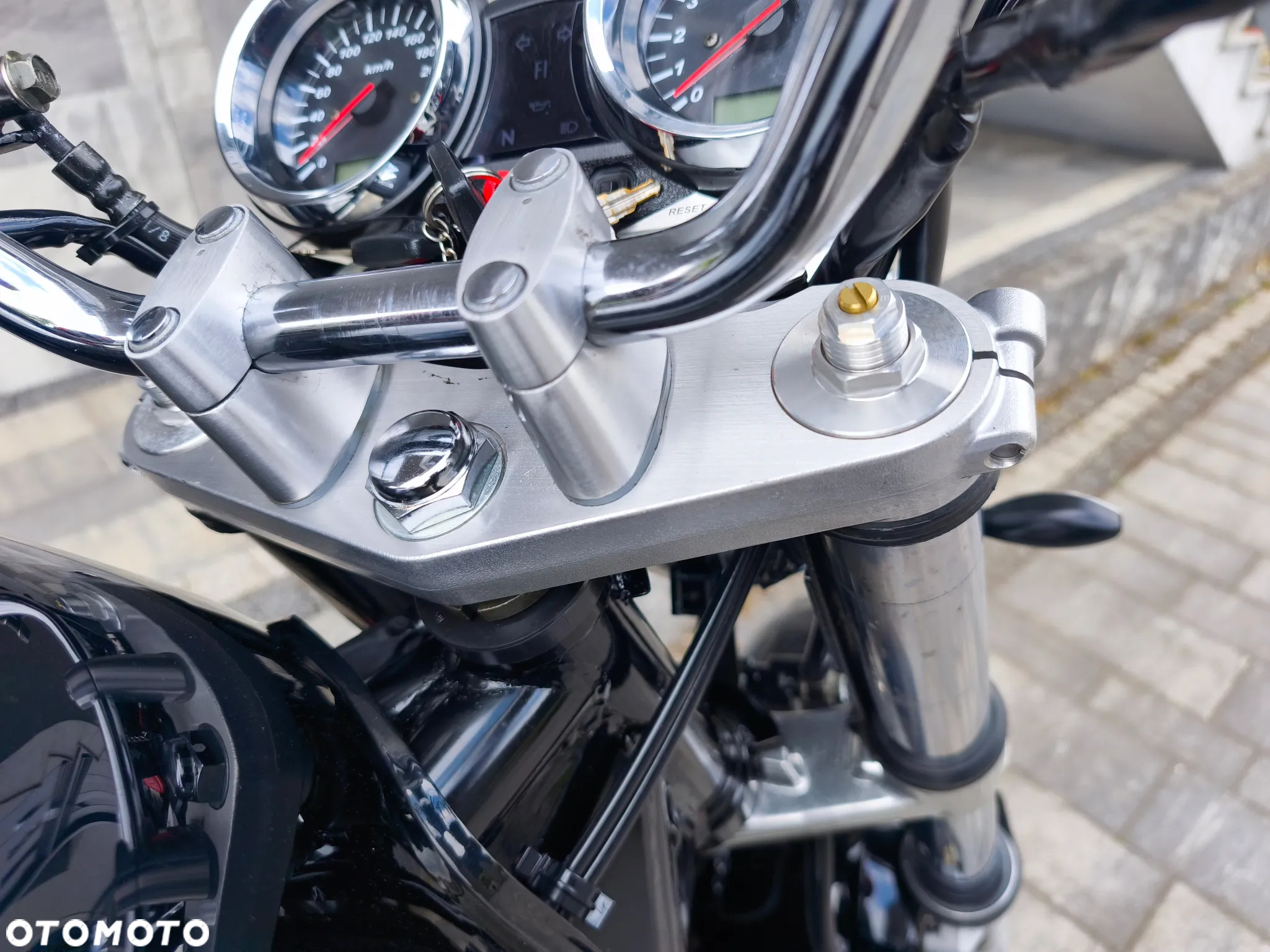 Suzuki GSX - 16
