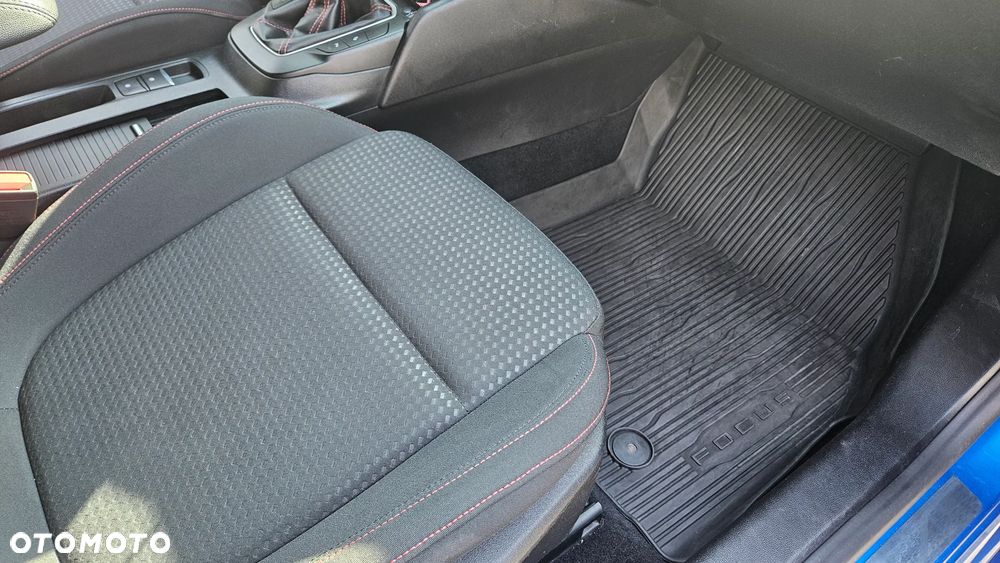 Ford Focus 1.5 EcoBoost Titanium ASS - 12