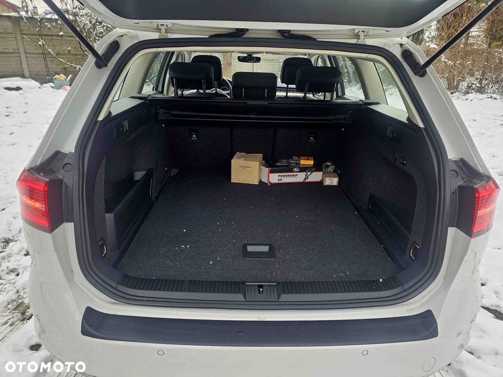 Volkswagen Passat Variant 2.0 TDI SCR 4Motion DSG Highline - 24