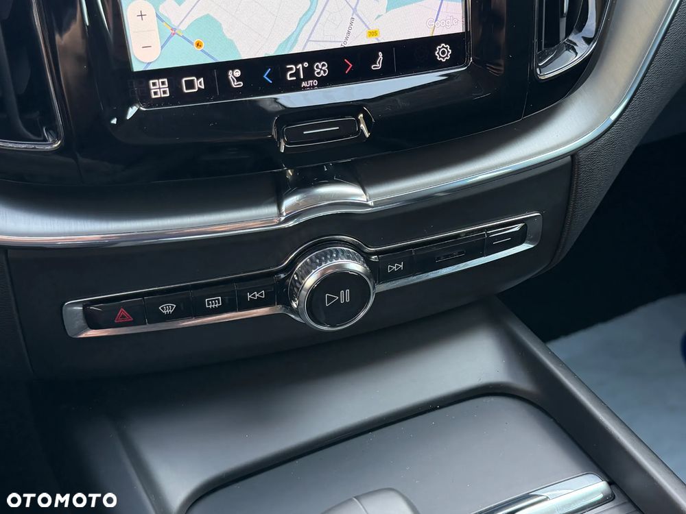 Volvo XC 60 B4 B Momentum Pro - 22