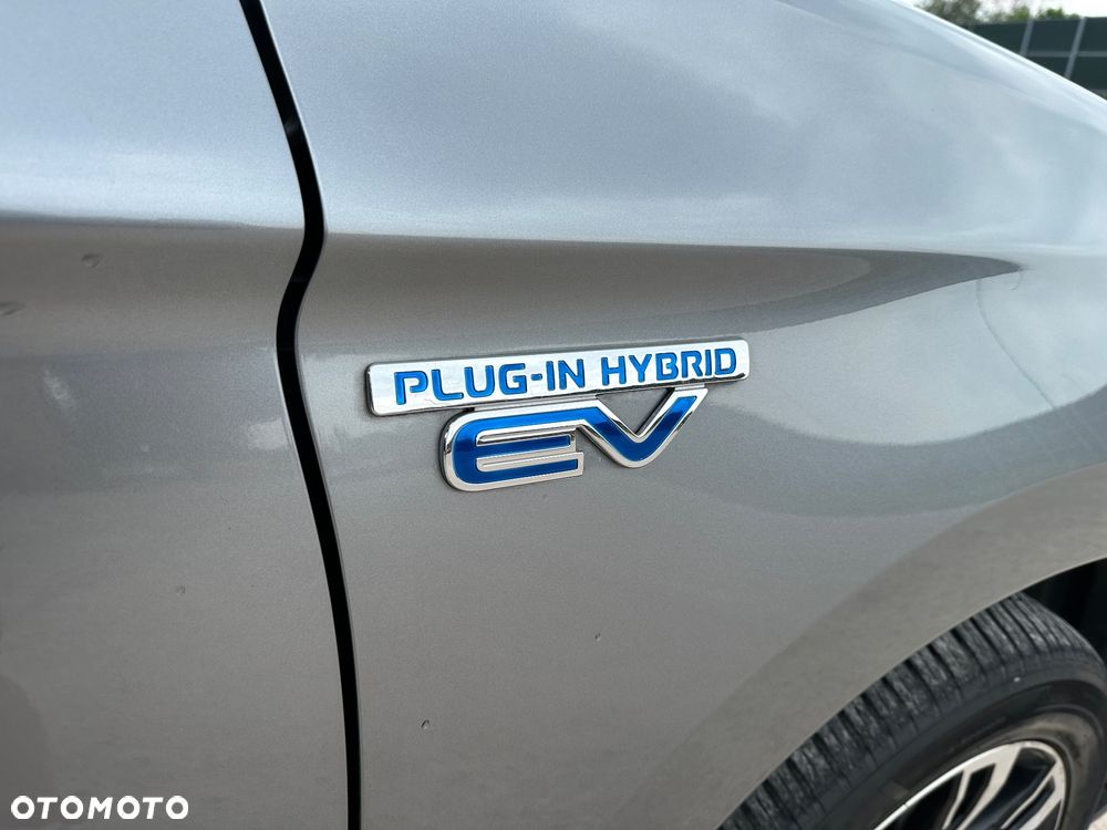Mitsubishi Outlander Intense + - 10