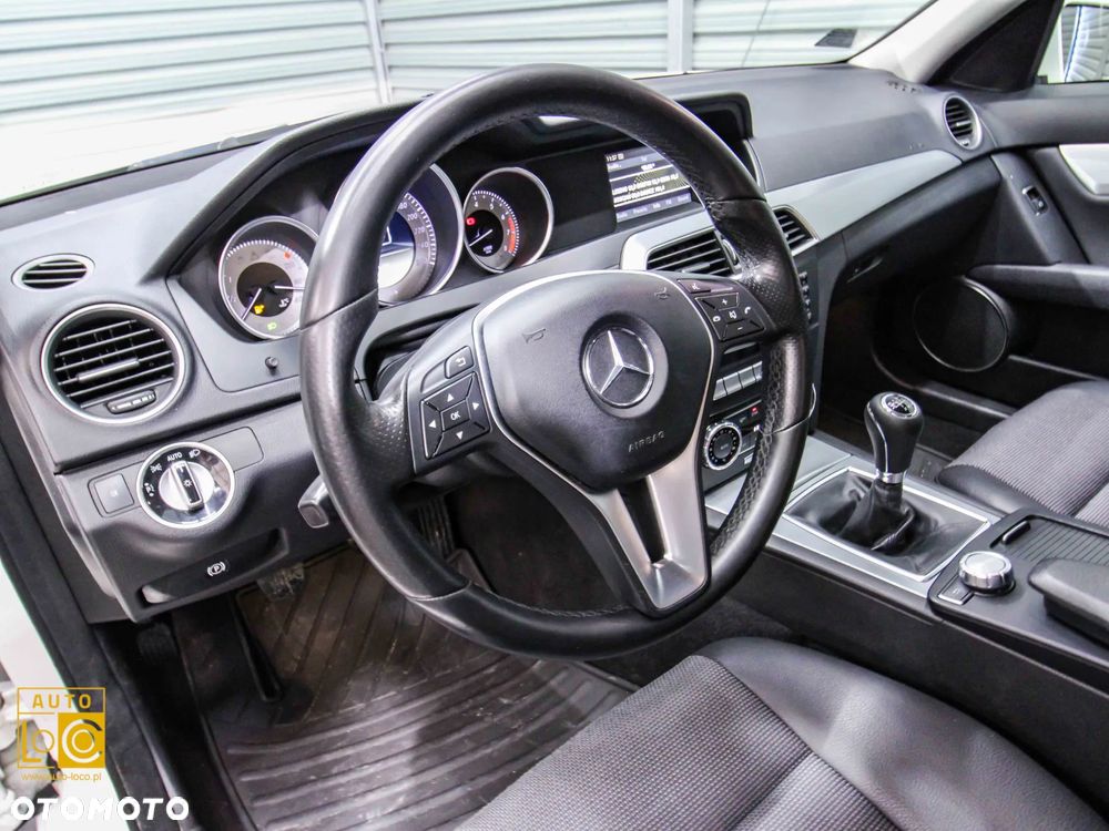 Mercedes-Benz Klasa C 180 CGI BlueEff Avantgarde - 17