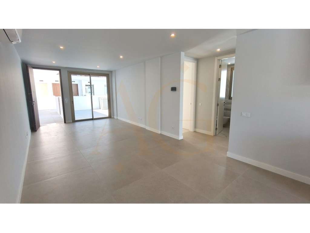 Apartamento T2 com pátios ,piscina e garagem em Cabanas de Tavira - Grande imagem: 2/30
