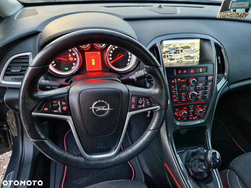 Opel Astra 1.4 Turbo Exklusiv - 11