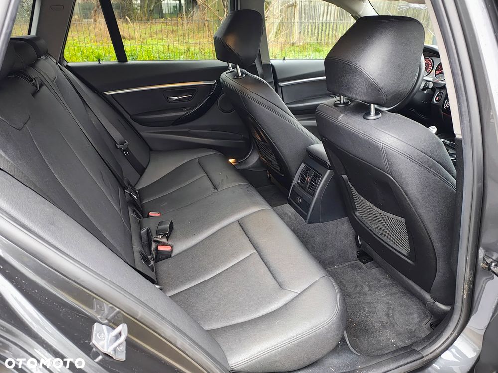 BMW Seria 3 318d Edition Luxury Line Purity - 24