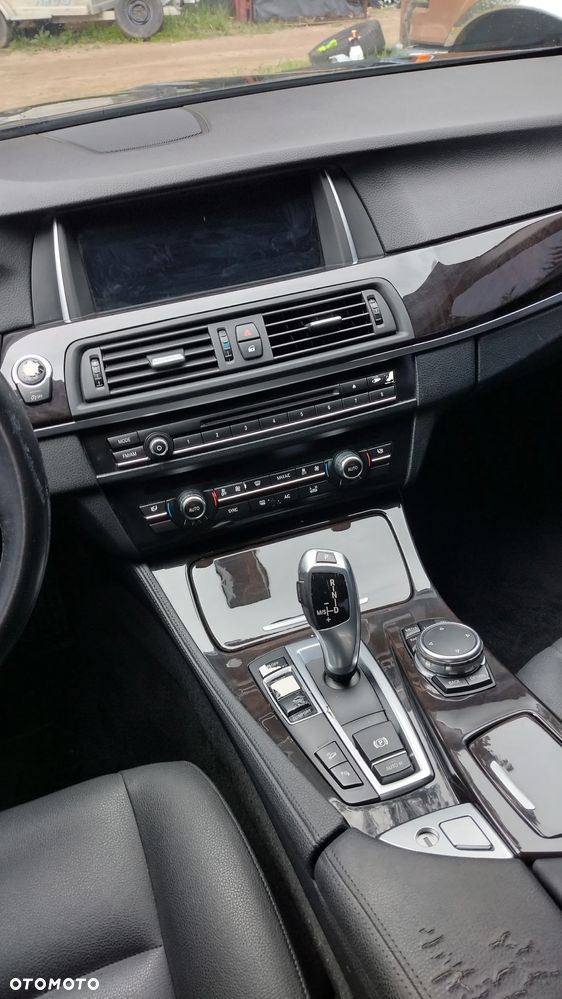 BMW Seria 5 528i xDrive Sport-Aut Luxury Line - 14