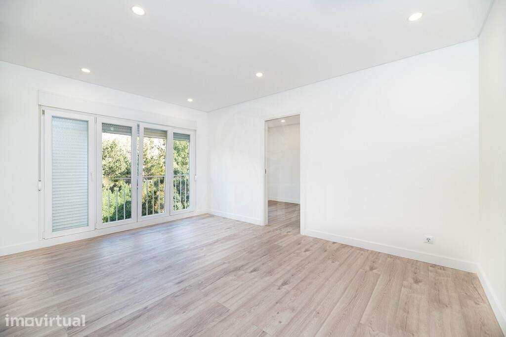 Apartamento totalmente renovado - Centro de Massama - Grande imagem: 5/23