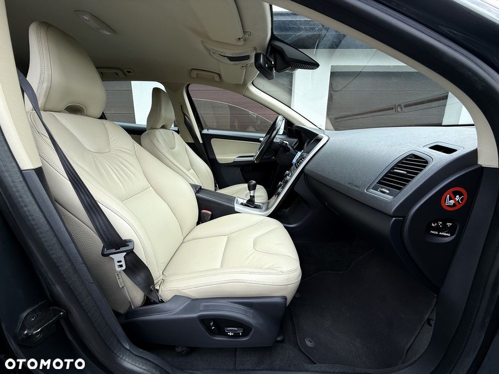 Volvo XC 60 DRIVe Momentum - 26