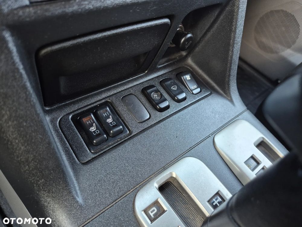 Mitsubishi Pajero - 24
