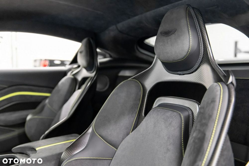 Aston Martin Vantage - 38
