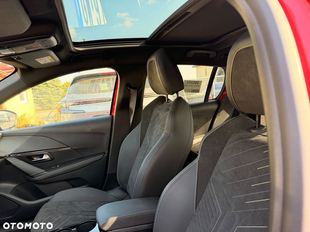 Peugeot 208 1.2 mHEV GT - 10