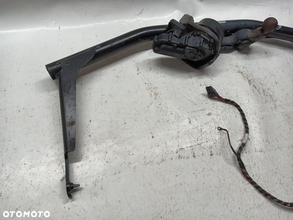 Używany Kompletne haki holownicze (belka + kula) - 650 PLN