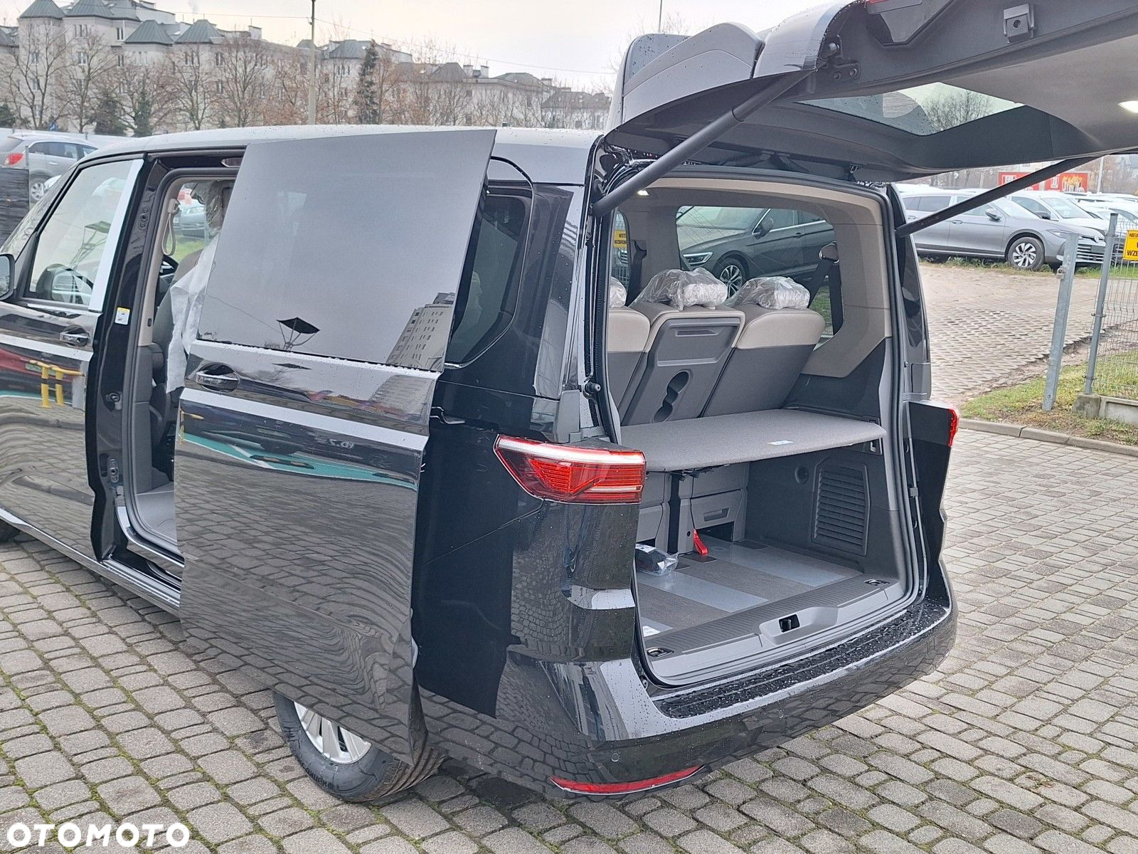 Volkswagen Multivan - 13